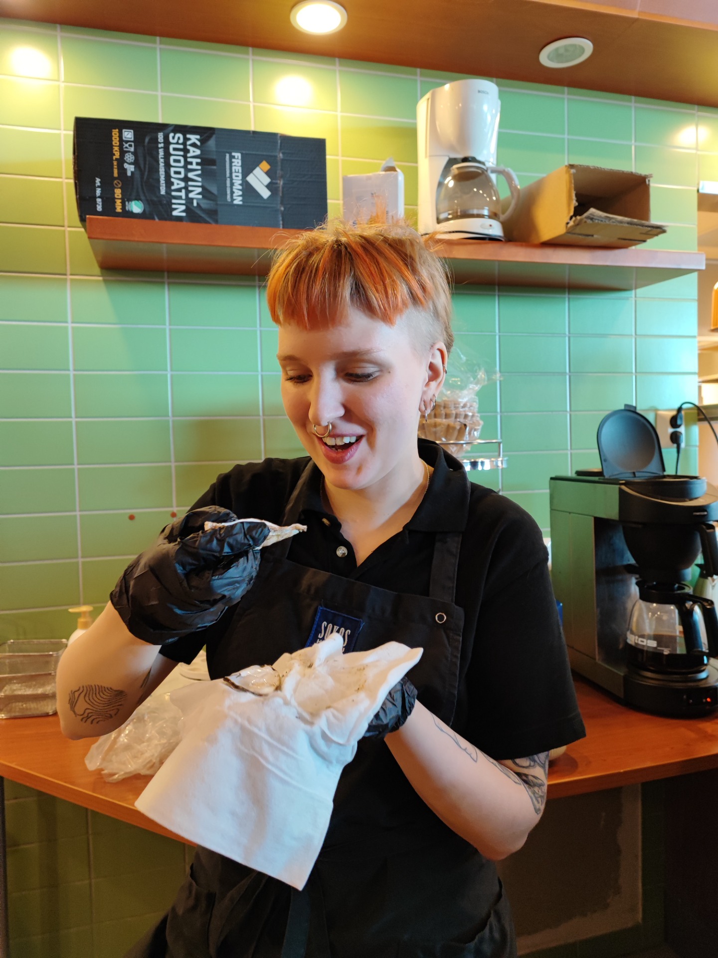 Maistamassa ensimmäistä kertaa osteria Kalamestari- valmennuksessa